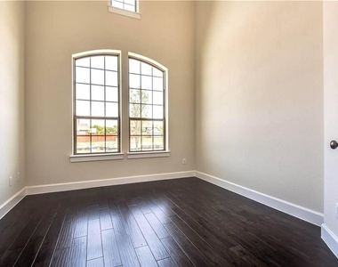 5508 Gypsum Drive - Photo Thumbnail 3