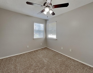 11831 Oakner Drive - Photo Thumbnail 12