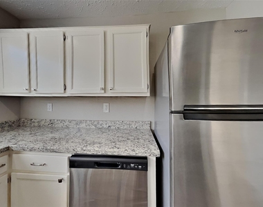 11831 Oakner Drive - Photo Thumbnail 5