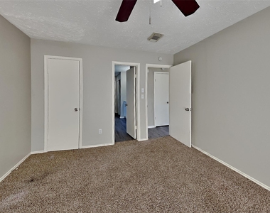 11831 Oakner Drive - Photo Thumbnail 7