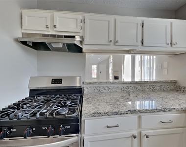 11831 Oakner Drive - Photo Thumbnail 4