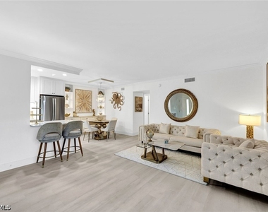 1100 Gulf Shore Boulevard N - Photo Thumbnail 3
