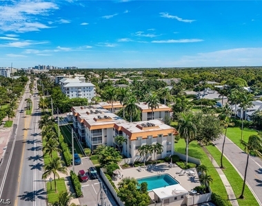 1100 Gulf Shore Boulevard N - Photo Thumbnail 21