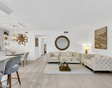 1100 Gulf Shore Boulevard N - Photo Thumbnail 2