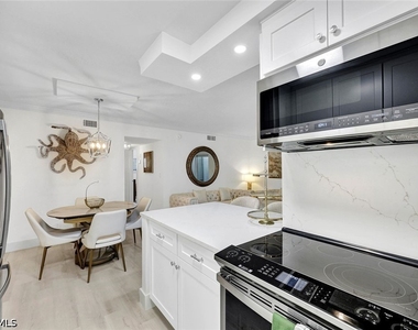 1100 Gulf Shore Boulevard N - Photo Thumbnail 8