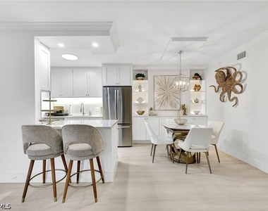 1100 Gulf Shore Boulevard N - Photo Thumbnail 6