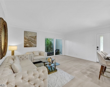 1100 Gulf Shore Boulevard N - Photo Thumbnail 4