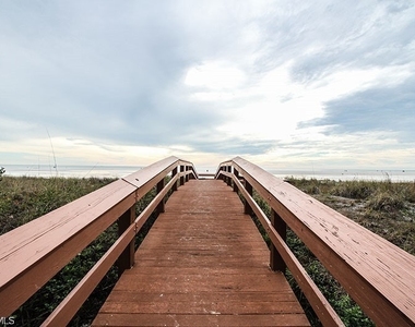 140 Seaview Court - Photo Thumbnail 24