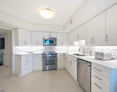 4551 Gulf Shore Boulevard N - Photo Thumbnail 11