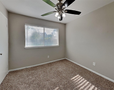5306 Hazelgrove Drive - Photo Thumbnail 9