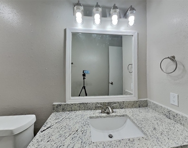 5306 Hazelgrove Drive - Photo Thumbnail 14