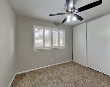 5306 Hazelgrove Drive - Photo Thumbnail 13