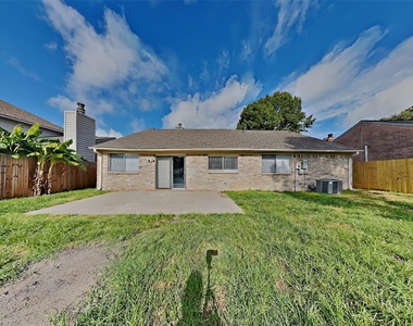 5306 Hazelgrove Drive - Photo Thumbnail 16
