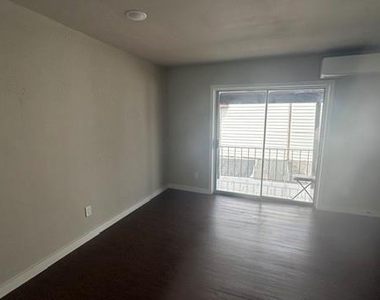 11927 Beechnut Street - Photo Thumbnail 4