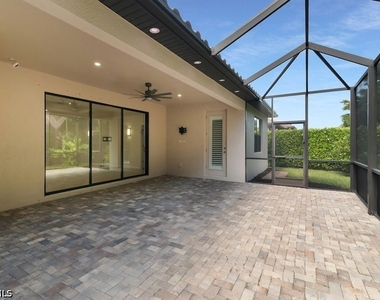 9357 Glenforest Drive - Photo Thumbnail 18