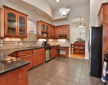 826 E 29th Street - Photo Thumbnail 7