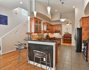 826 E 29th Street - Photo Thumbnail 6