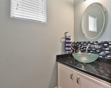 826 E 29th Street - Photo Thumbnail 12