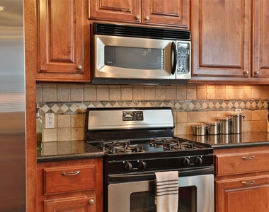 826 E 29th Street - Photo Thumbnail 10