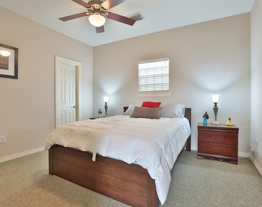 826 E 29th Street - Photo Thumbnail 22