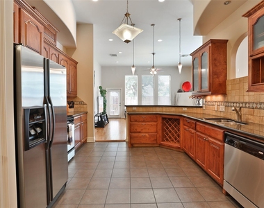 826 E 29th Street - Photo Thumbnail 8