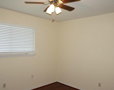 9217 Carousel Lane - Photo Thumbnail 27