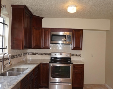 9217 Carousel Lane - Photo Thumbnail 6