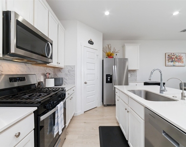 4211 Kircher Park Lane - Photo Thumbnail 10