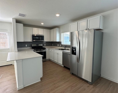 3004 Courtney Coral Ln - Photo Thumbnail 14