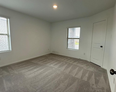 3004 Courtney Coral Ln - Photo Thumbnail 23