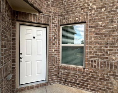 3004 Courtney Coral Ln - Photo Thumbnail 3