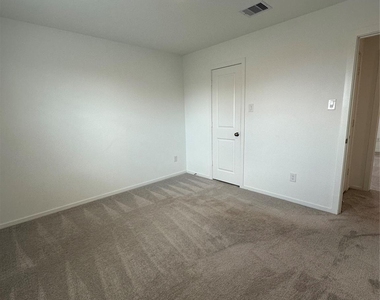 3004 Courtney Coral Ln - Photo Thumbnail 20