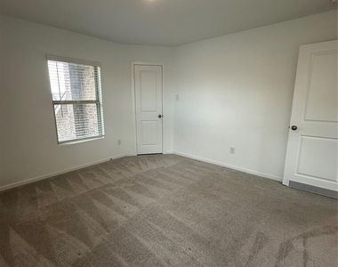 3004 Courtney Coral Ln - Photo Thumbnail 27