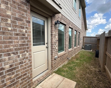 3004 Courtney Coral Ln - Photo Thumbnail 33