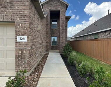 3004 Courtney Coral Ln - Photo Thumbnail 1