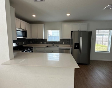 3004 Courtney Coral Ln - Photo Thumbnail 13