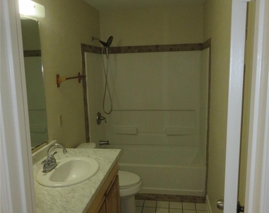 109 Laurie Lane - Photo Thumbnail 9