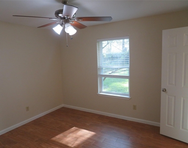 109 Laurie Lane - Photo Thumbnail 11