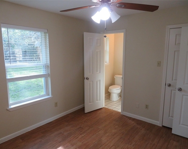 109 Laurie Lane - Photo Thumbnail 12