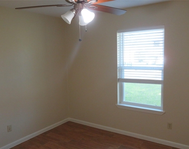109 Laurie Lane - Photo Thumbnail 15