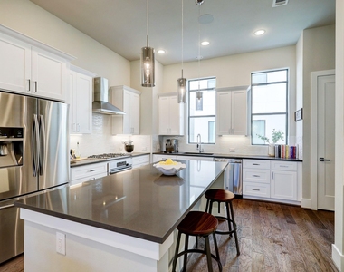 5711 Larkin Street - Photo Thumbnail 5
