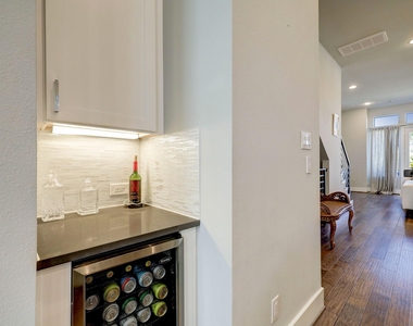 5711 Larkin Street - Photo Thumbnail 8
