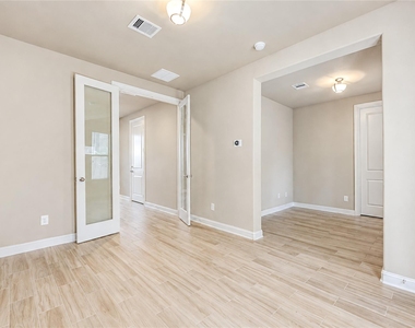 5826 Darling Street - Photo Thumbnail 7