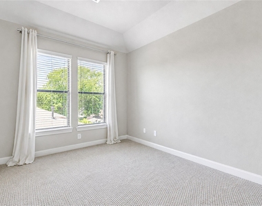 5826 Darling Street - Photo Thumbnail 9