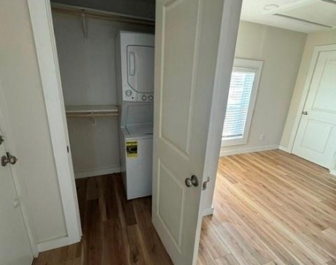 4406 Helen Street - Photo Thumbnail 12