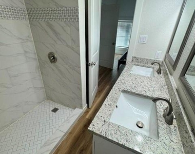 4406 Helen Street - Photo Thumbnail 9
