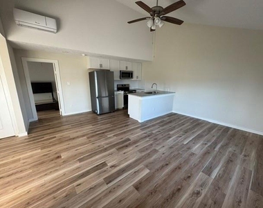 4406 Helen Street - Photo Thumbnail 8