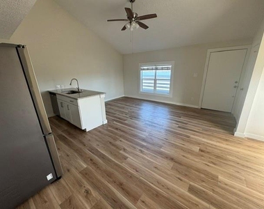 4406 Helen Street - Photo Thumbnail 13