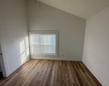 4406 Helen Street - Photo Thumbnail 15