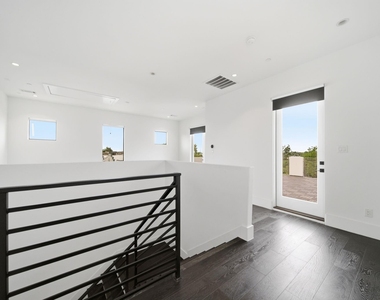 327 E 2nd Street - Photo Thumbnail 34